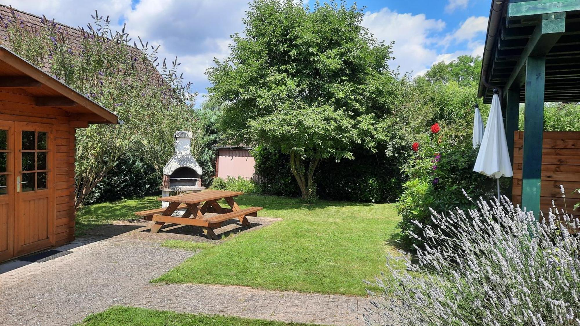 Ferienhaus Sasse Ferienwohnungen Mit Garten & Grill Molschow Екстериор снимка